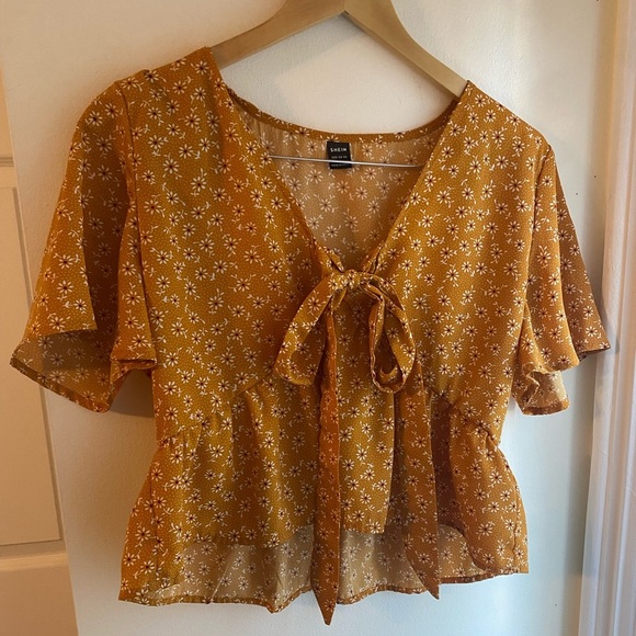 Women's Mustard Floral Crop Top Size Medium Yellow Gold Bow Tie Front Feminine - Picture 1 of 4